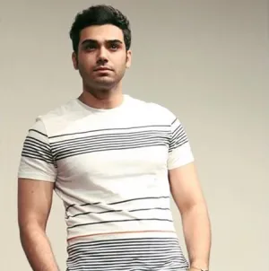 دانلود آهنگ بازیچه از سینا درخشنده