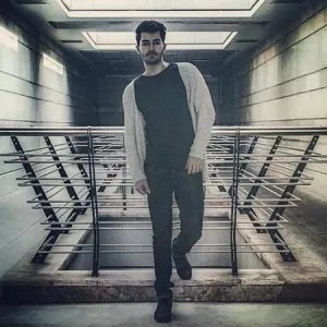 دانلود آهنگ یه ثانیه از علی یاسینی